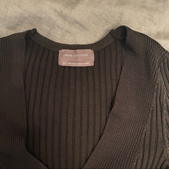 Urban Outfitters Pearl Button Up - Picture 5 of 7